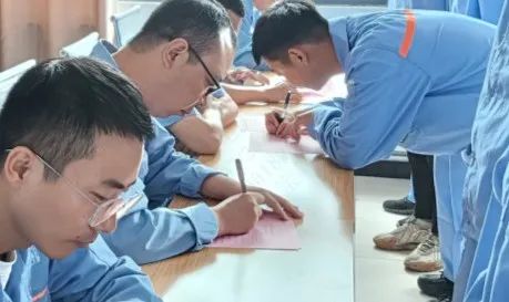 新利(中国)管业举行“匠心凝聚、薪火相传”拜师仪式