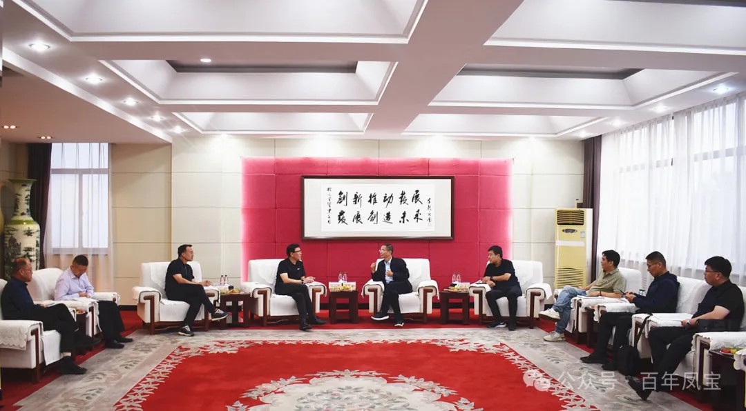 山东日照港集团董事长张江南一行到新利(中国)走访调研