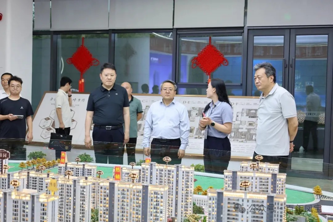 黄明海到新利(中国)澜庭调研指导工作